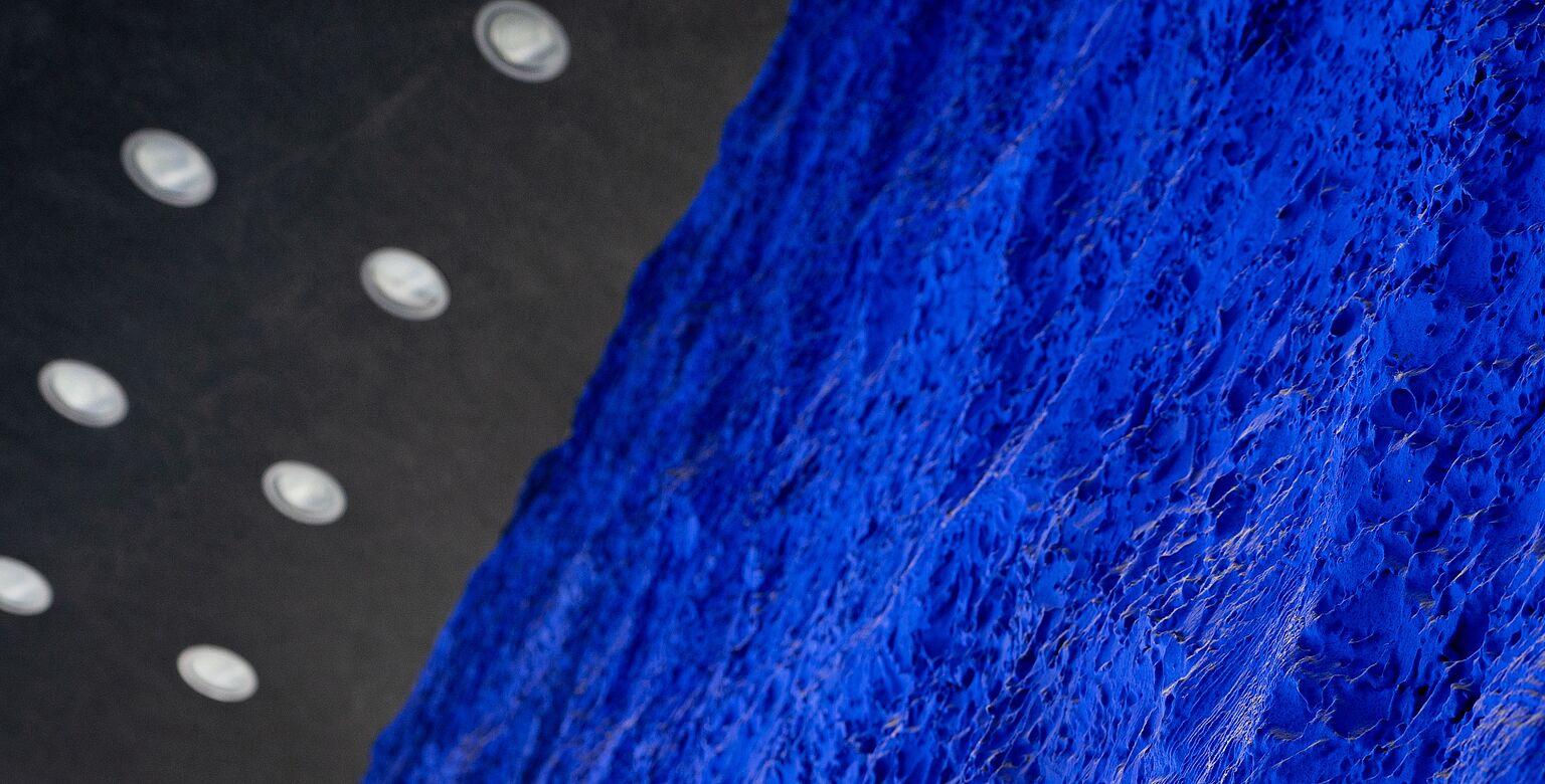Yves Klein Wandrelief - Foyer Großes Haus